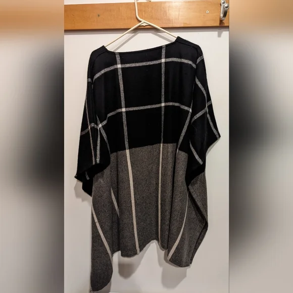 Oversized Poncho - Picture 2 of 2